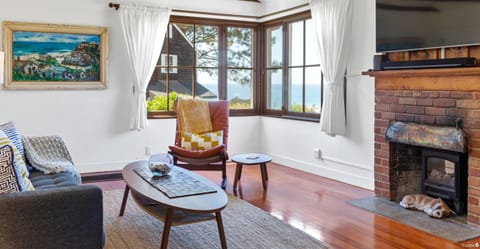 Classic Del Mar Cottage