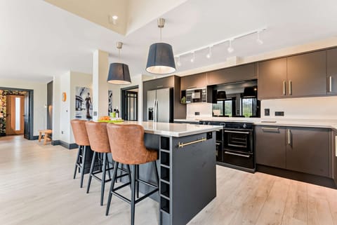 Folly View Kitchen - StayCotswold