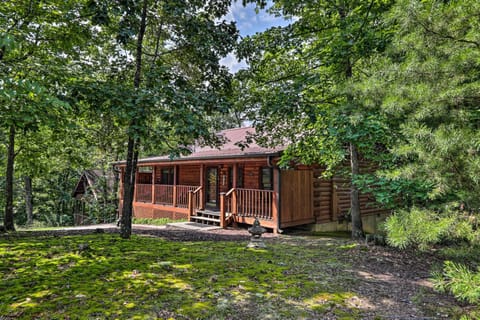 Pigeon Forge Vacation Rental | 2BR | 2BA | 1,092 Sq Ft | Stairs to Enter