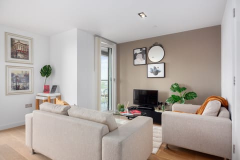 Living Room has 32 inch TV with free view channels.