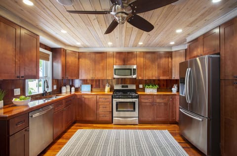 spacious kitchen with plenty of cabinet and counter space