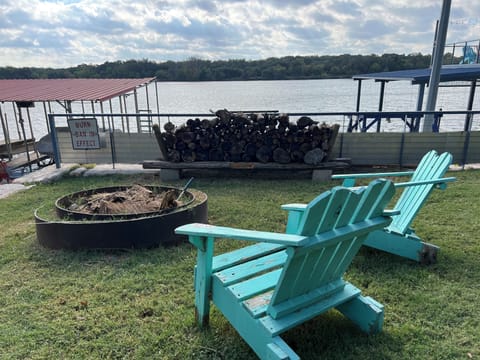 Valentine Lakeside-Studio Cabin 2 Cabin in Kingsland