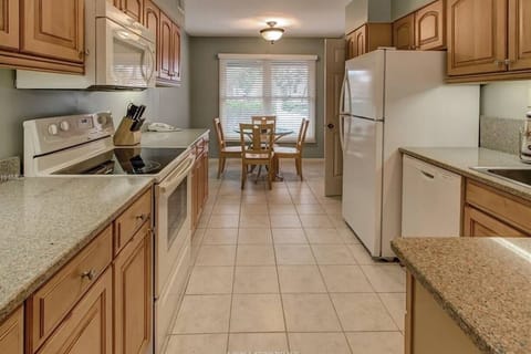 Kitchen/breakfast nook