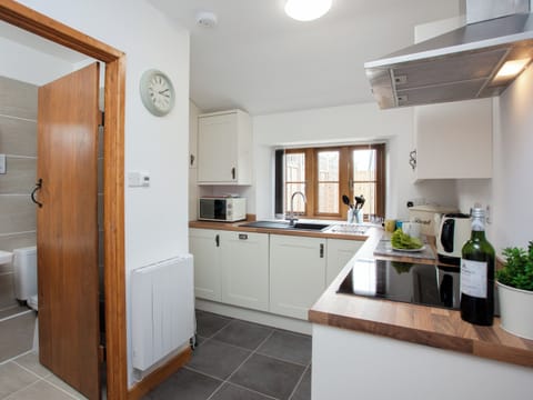 Kitchen | Daisy Cottage - Manor Farm, Locking, near Weston-Super-Mare