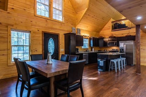 Kitchen / Dining Area