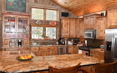 Casa Big Sky - upper level kitchen area