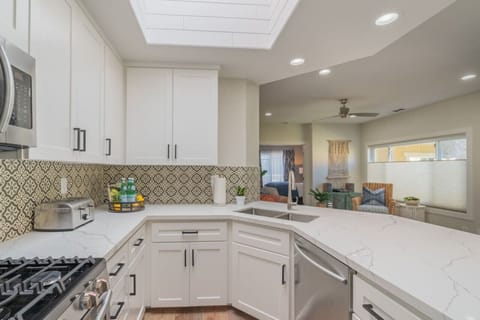 Fully equipped kitchen.