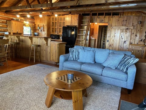 CC49 - From Living Room to Kitchen and Loft Ladder