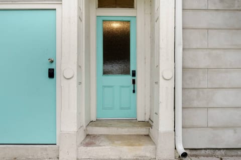 Entryway from street