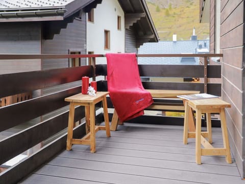 Table, Wood, Interior Design, Building, Outdoor Furniture, Outdoor Table, Hardwood, Real Estate, Shade, Wood Stain
