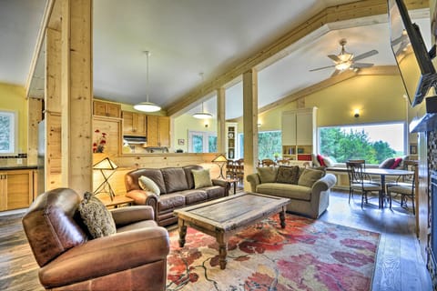 Upstairs Living Room | Mini-Split A/C Unit | Smart TV | Gas Fireplace