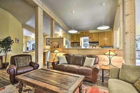 Upstairs Living Room | Sitting Area