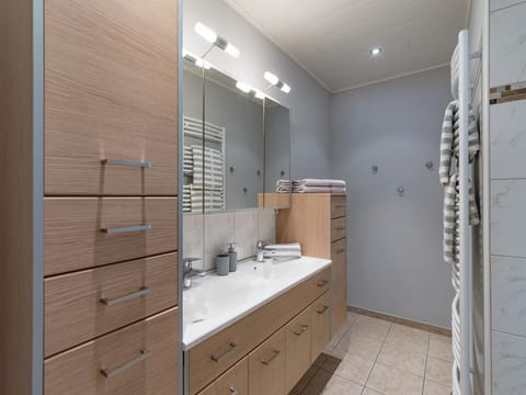 Appartement Zirbe - Grosses Wohnzimmer, 3 Schlafzimmer, 2 Dusche, 2 WC Apartment in Ellmau