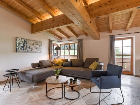 Appartement Zirbe - Grosses Wohnzimmer, 3 Schlafzimmer, 2 Dusche, 2 WC Apartment in Ellmau