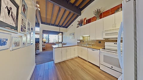 Indoors, Flooring, Building, Room, Loft