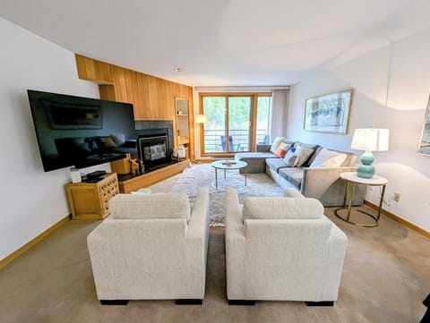 Inviting alpine condo near Mountain House Base Area