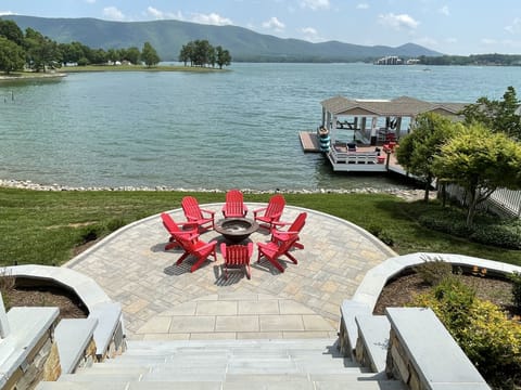 Firepit with seating for 8.  Firewood provided for our guests.