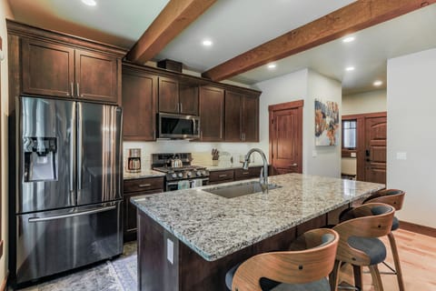 Kitchen - fully equipped for any meal!