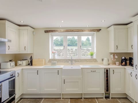 Kitchen | Alton Hall Cottage, Alton, nr Chesterfield