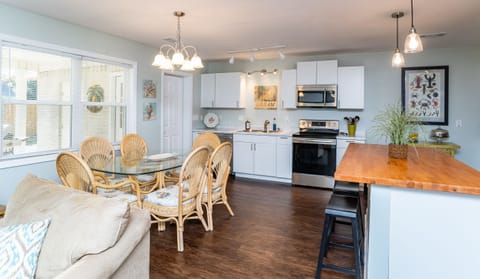 Dining table seats 6