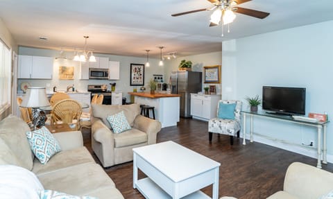 Open floor plan - great for socializing!