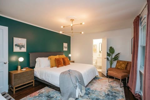 Bedroom 1:King Bedroom w/en suite Full Bathroom