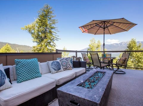 Wrap around balcony lounge area