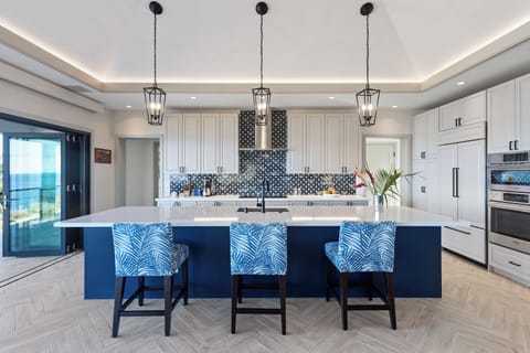 Kohala Sunsets and Whales Dining