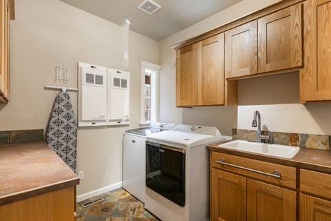 Laundry 1 Main Floor