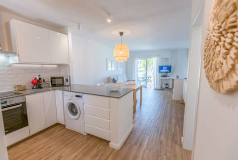 Kitchen to Lounge
