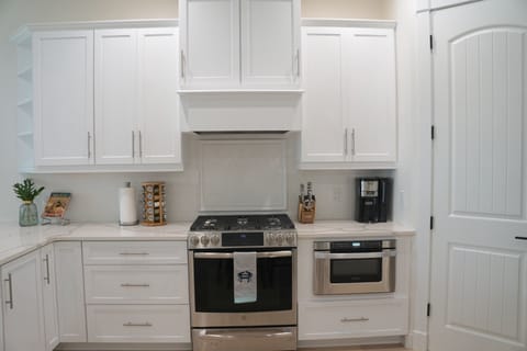 Gas range and walk in pantry
