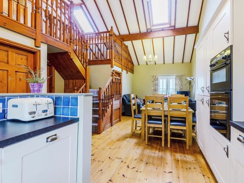 Open plan living space | Beudy - Rhyddallt Ganol Cottages, Caethro, near Caernarfon