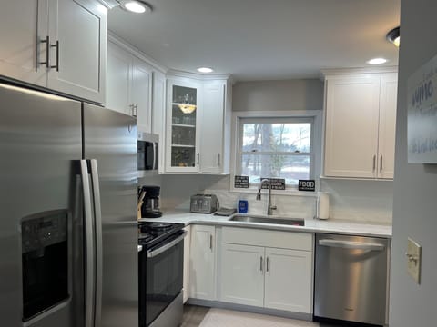 Kitchen updated all new appliances/cabinets