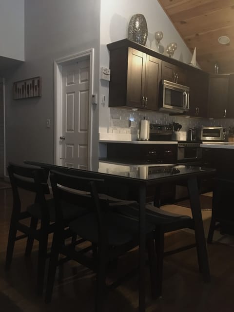 Dining seating for 4 at the table