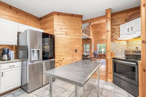 Fully stocked kitchen!