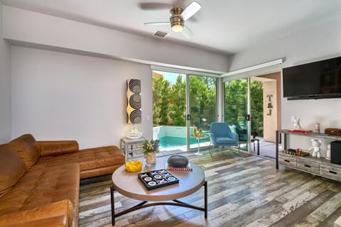 Living / TV Room