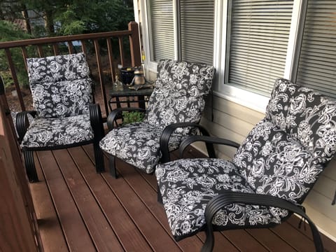 Front Porch - Seating 