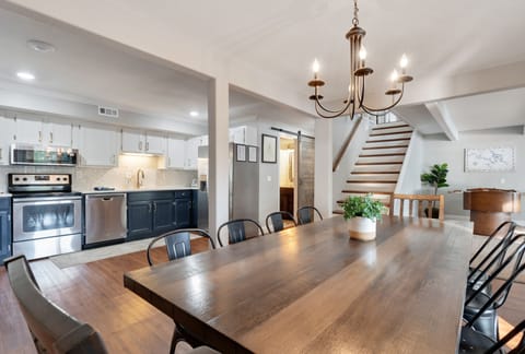 Table for 10 to dine.