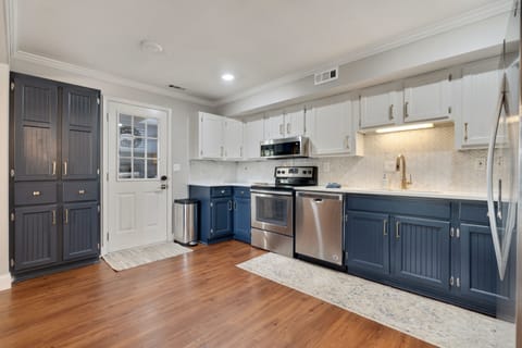 Fully stocked kitchen to entertain