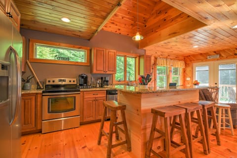 Kitchen has great appliances and a breakfast bar.