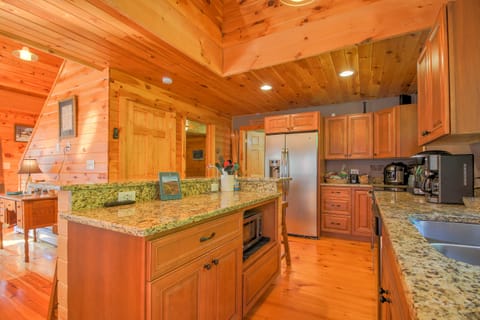 Another look at the kitchen.