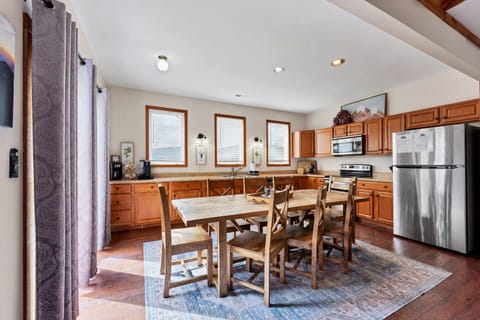 Extra Large Eat In Kitchen