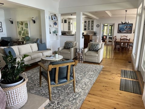 Surround sound music in dining, living and upper deck.