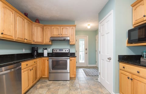 Lots of counter and cabinet space at Royal Cottage.