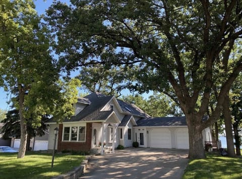 115 Lake Avenue North