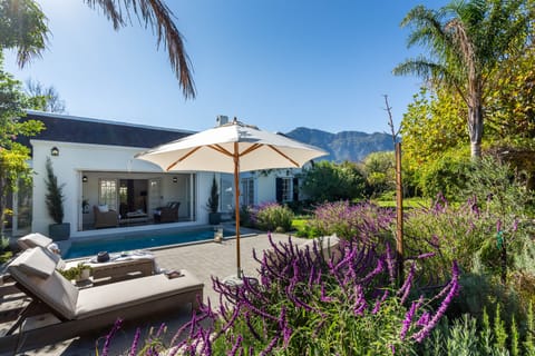 Pool, mountain and garden 