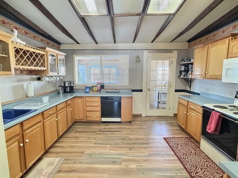 fully equipped kitchen