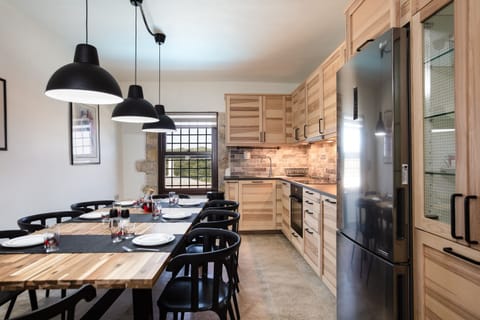 An aspect of the amazing kitchen and dinning area.