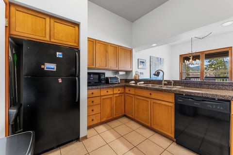Full size kitchen with granite countertops.