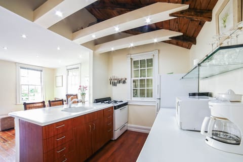 Cigar House Full Kitchen